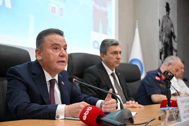Antalya Büyükşehir Belediye Başkanı Muhittin Böcek, Antalya Valisi Hulusi Şahin
