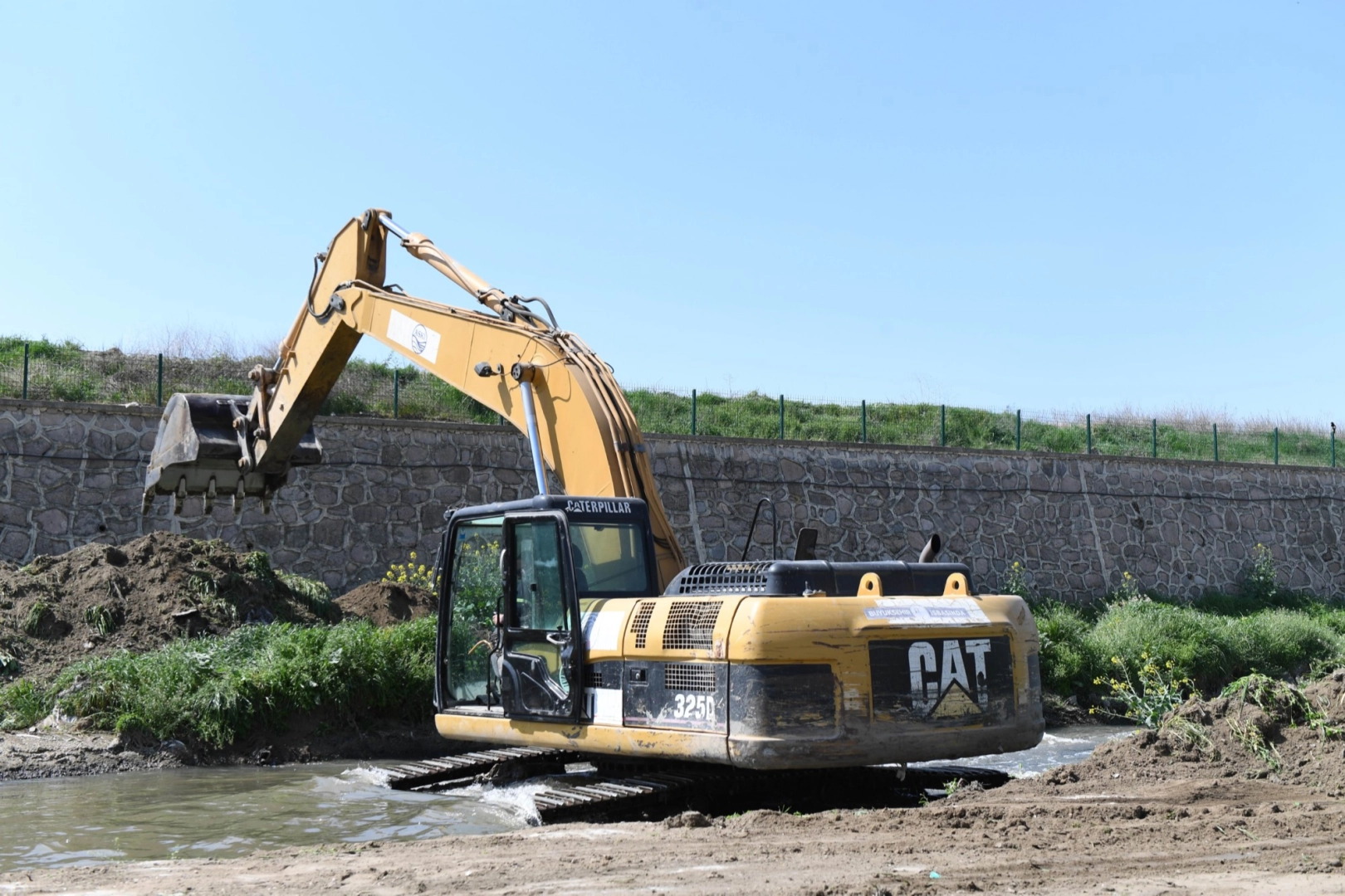 ASKİ Genel Müdürlüğü, dere yataklarının düzenli akışını sağlayarak Ankara’da sel