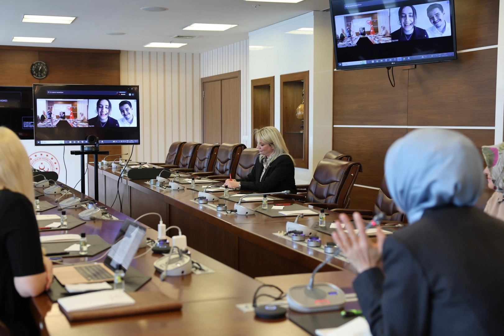 Aile ve Sosyal Hizmetler Bakanı Mahinur Özdemir Göktaş, sosyal medyadan
