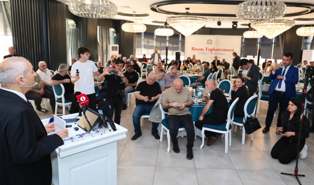 Kocaeli’de Gebze Belediye Başkanı Zinnur Büyükgöz, bölge basınıyla bir araya