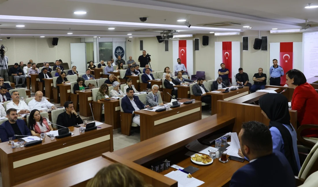 Karabağlar Belediye Başkanı Helil Kınay, Mayıs ayı meclis toplantısında, emekçilerin