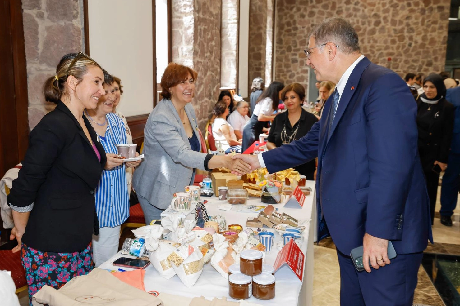 İzmir Büyükşehir Belediye Başkanı Dr. Cemil Tugay, Kadın Erkek Fırsat