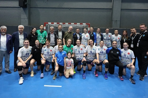 Kadınlar Hentbol Süper Ligi’nde mücadele eden Bursa Büyükşehir Belediyespor, üçüncülük
