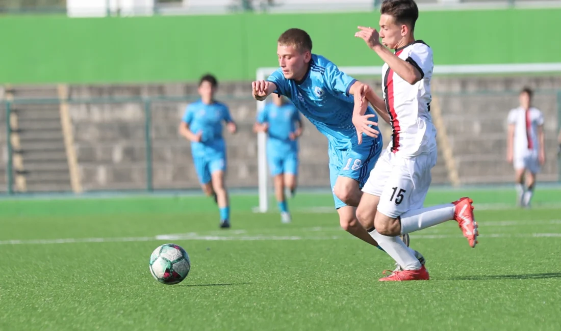 Bursa’da Gemlik Belediyespor U17 takımı, Çamlıcaspor’u 1-0 yenerek şampiyon oldu
