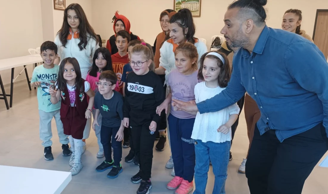 Bursa’da Karacabey Belediyesi’nin Ergün Koç Kültür Merkezi’nde düzenlediği Bilmeceli Okuma