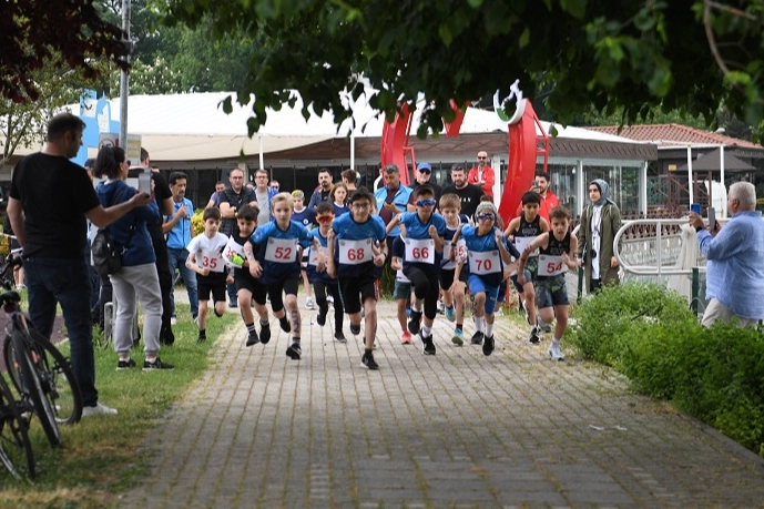 Bursa Osmangazi Belediyesi’nin ev sahipliğinde gerçekleşen Türkiye Triatlon Federasyonu Bölgesel
