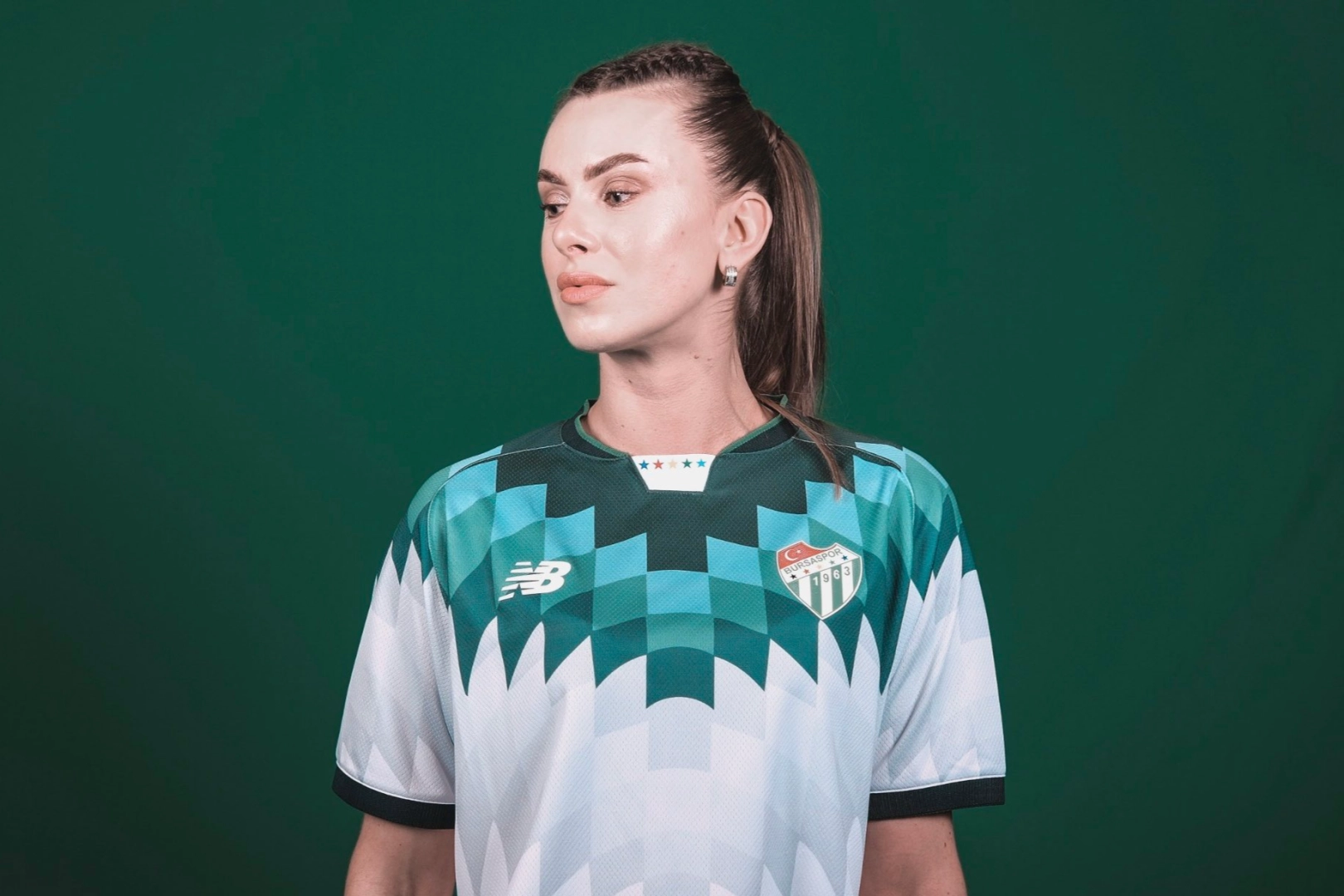 Bursaspor, 2025-2026 sezonu için yeni taraftar formaları ilgi görüyor. New