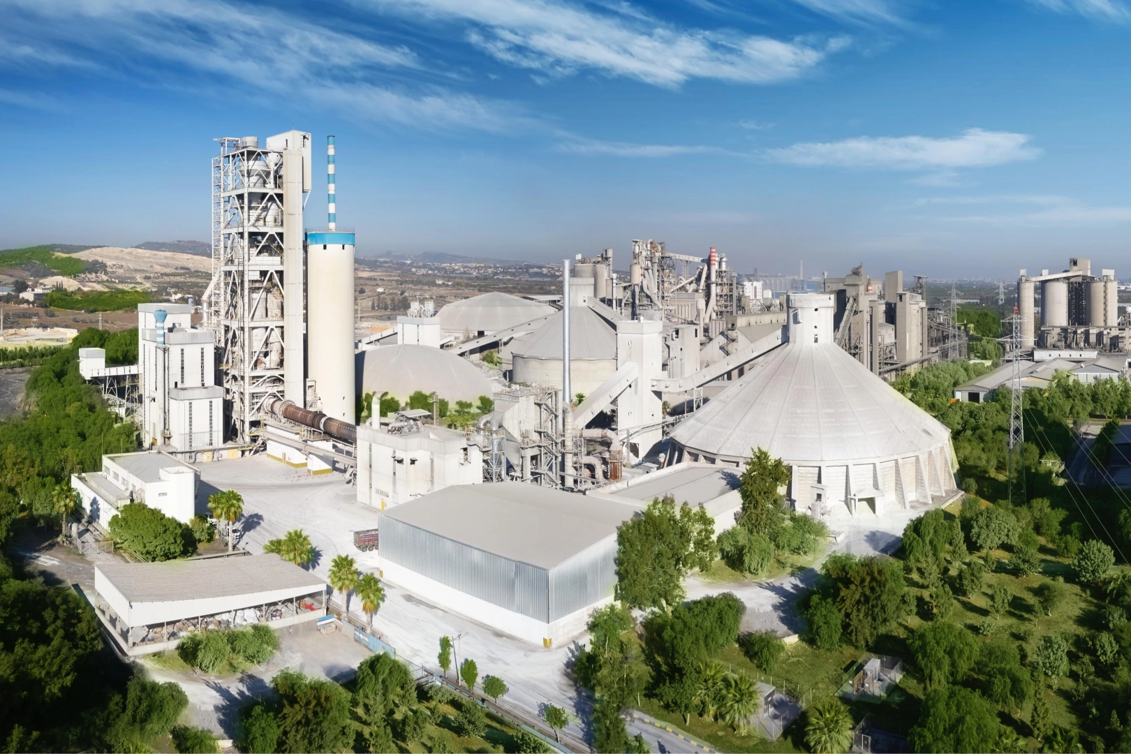 Son yıllardaki güçlü performansını 2025 yılına da taşıyan Çimsa, ilk