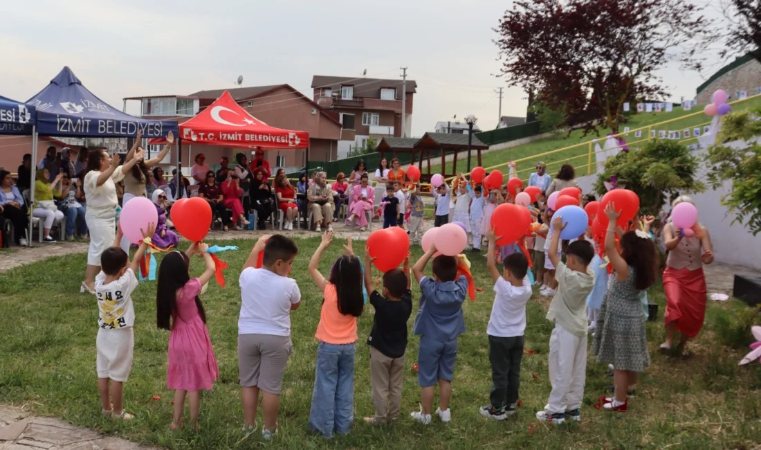İzmit Belediyesi Çınar Çocuk Evleri’nde eğitim gören minikler, Anneler Günü’nü