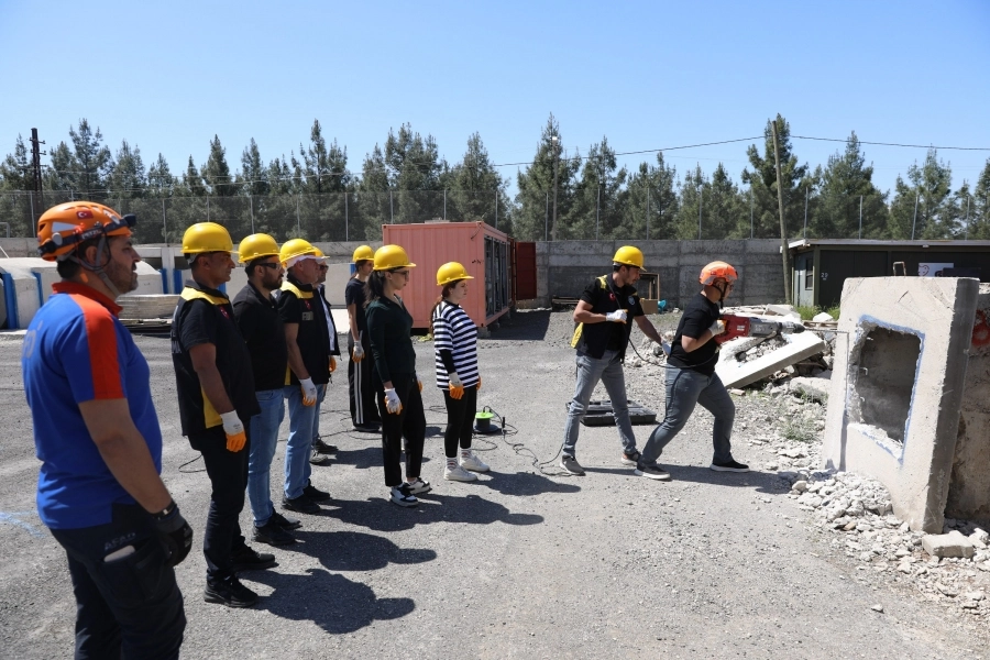 Diyarbakır Büyükşehir Belediyesi personeli, olası afetlere karşı Arama Kurtarma Akreditasyon