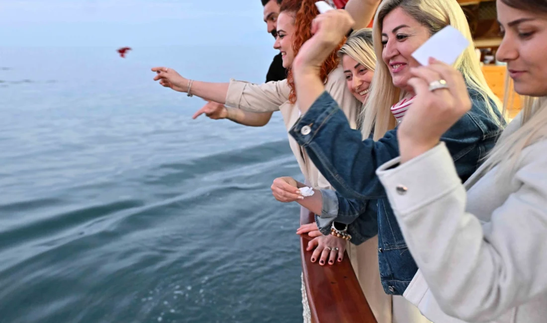 Antalya’da baharın müjdecisi Hıdırellez, Muratpaşa Belediyesi’nin düzenlediği özel etkinlikle karşılandı.