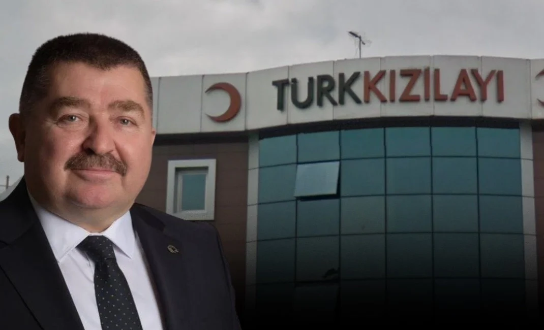 Düzce Kızılay Şubesi’nde Av. Ali Dilber’in de aralarında bulunduğu 8