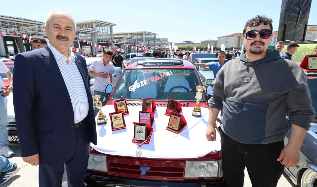 Kocaeli’de Gebze Belediyesi tarafından bu yıl 2.’si düzenlenen Modifiyeli Araçlar