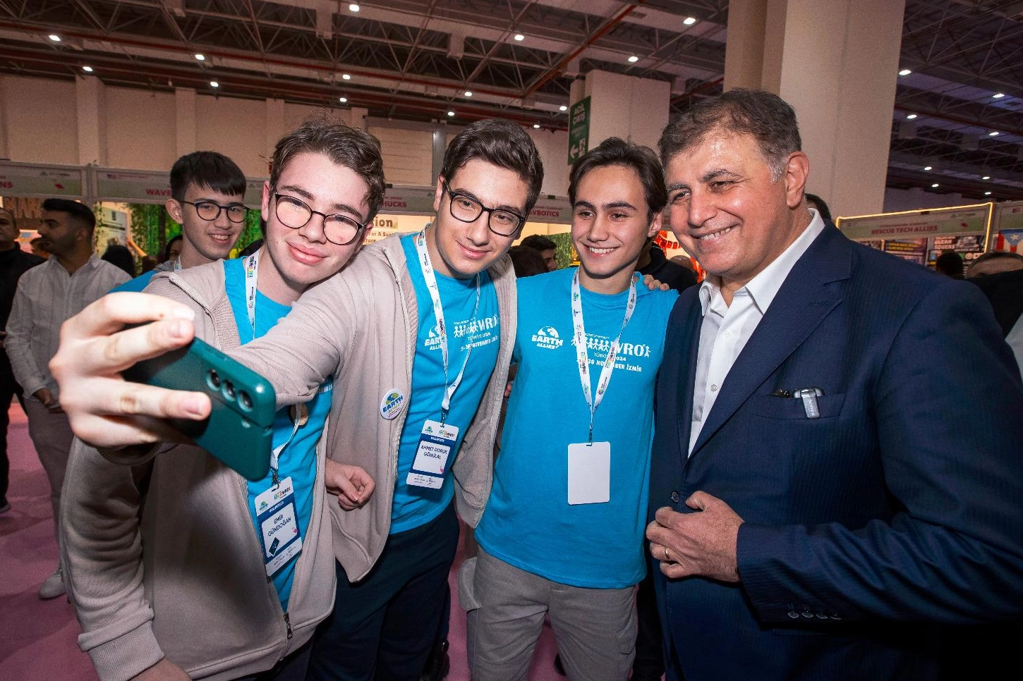 İzmir’de 19 Mayıs kutlamaları kapsamında “Tasarımcılar İzmir’de” etkinliği düzenlenecek; gençler