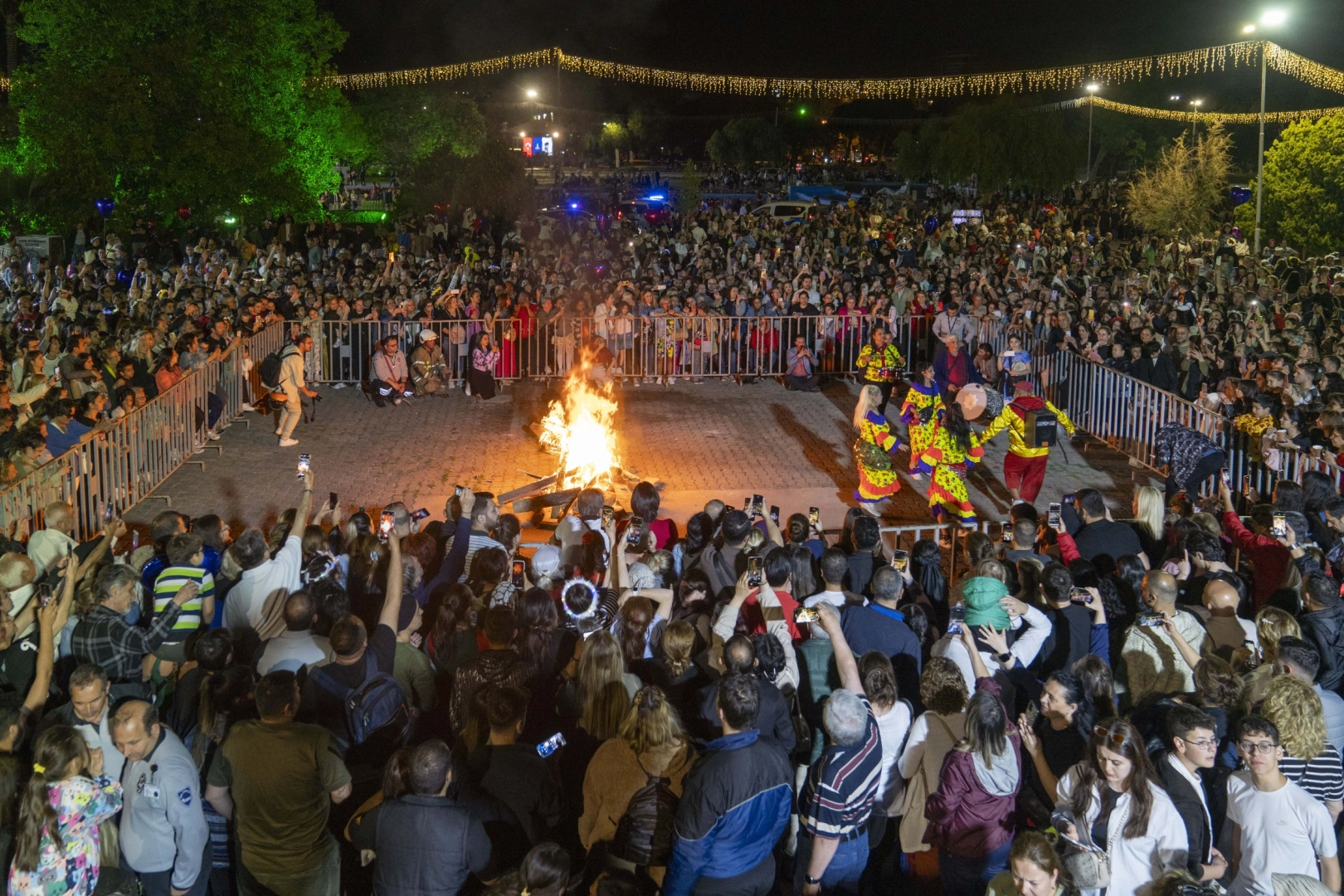 İzmir Büyükşehir Belediyesi, baharın başlangıcının, doğanın uyanışının sembolü Hıdırellez’i Kültürpark’ta