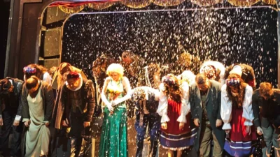 Kocaeli Büyükşehir Belediyesi Şehir Tiyatroları’nın ödüllü oyunu “Yaşamak mı Yoksa