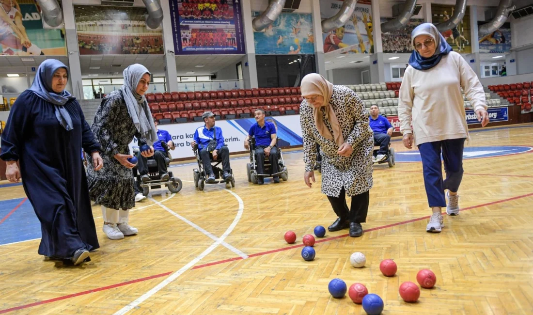 İzmir Büyükşehir Belediyesi’nin boccia takımı, başarılarını fedakâr annelerin desteğiyle taçlandırıyor.