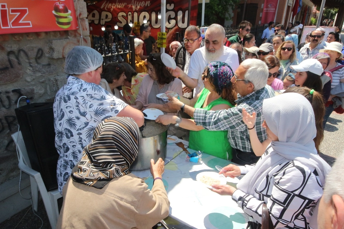 İzmir Amasyalılar ve Amasya’yı Sevenler Derneği tarafından, İzmir Karşıyaka’da 3-5