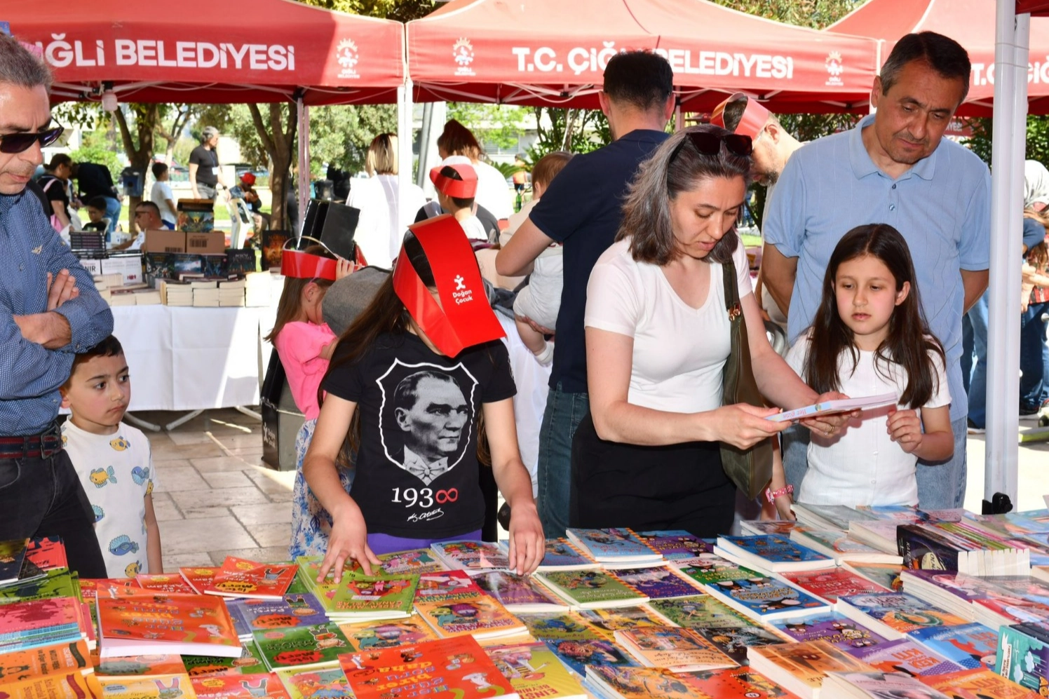 İzmir’de Çiğli Belediyesi’nin düzenlediği 1. Çiğli Kitap Günleri, dördüncü gününde