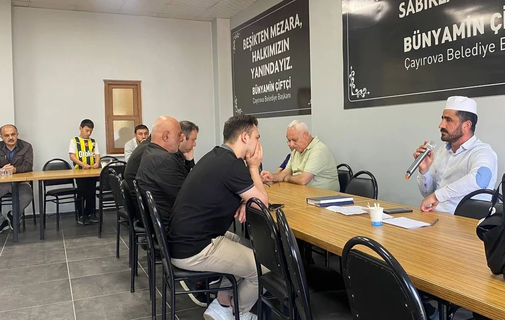 Kocaeli’de Çayırova Belediyesi, ilçede vefat edenlerin yıldönümünde Kur’an-ı Kerim tilaveti