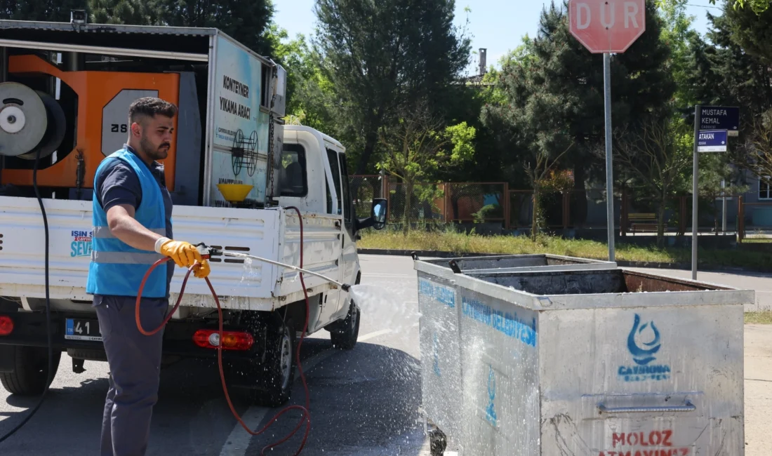 Kocaeli Çayırova Belediyesi Temizlik İşleri Müdürlüğü’ne bağlı ekipler, ilçe genelindeki