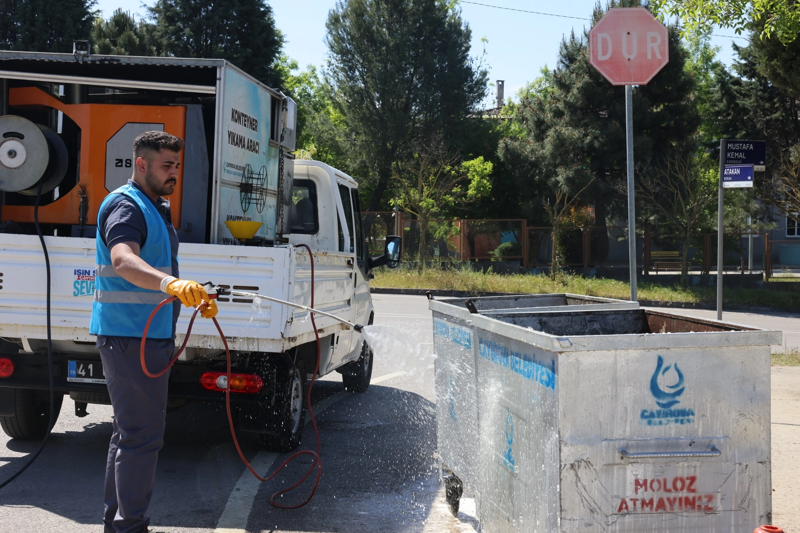 Kocaeli Çayırova Belediyesi Temizlik İşleri Müdürlüğü’ne bağlı ekipler, ilçe genelindeki