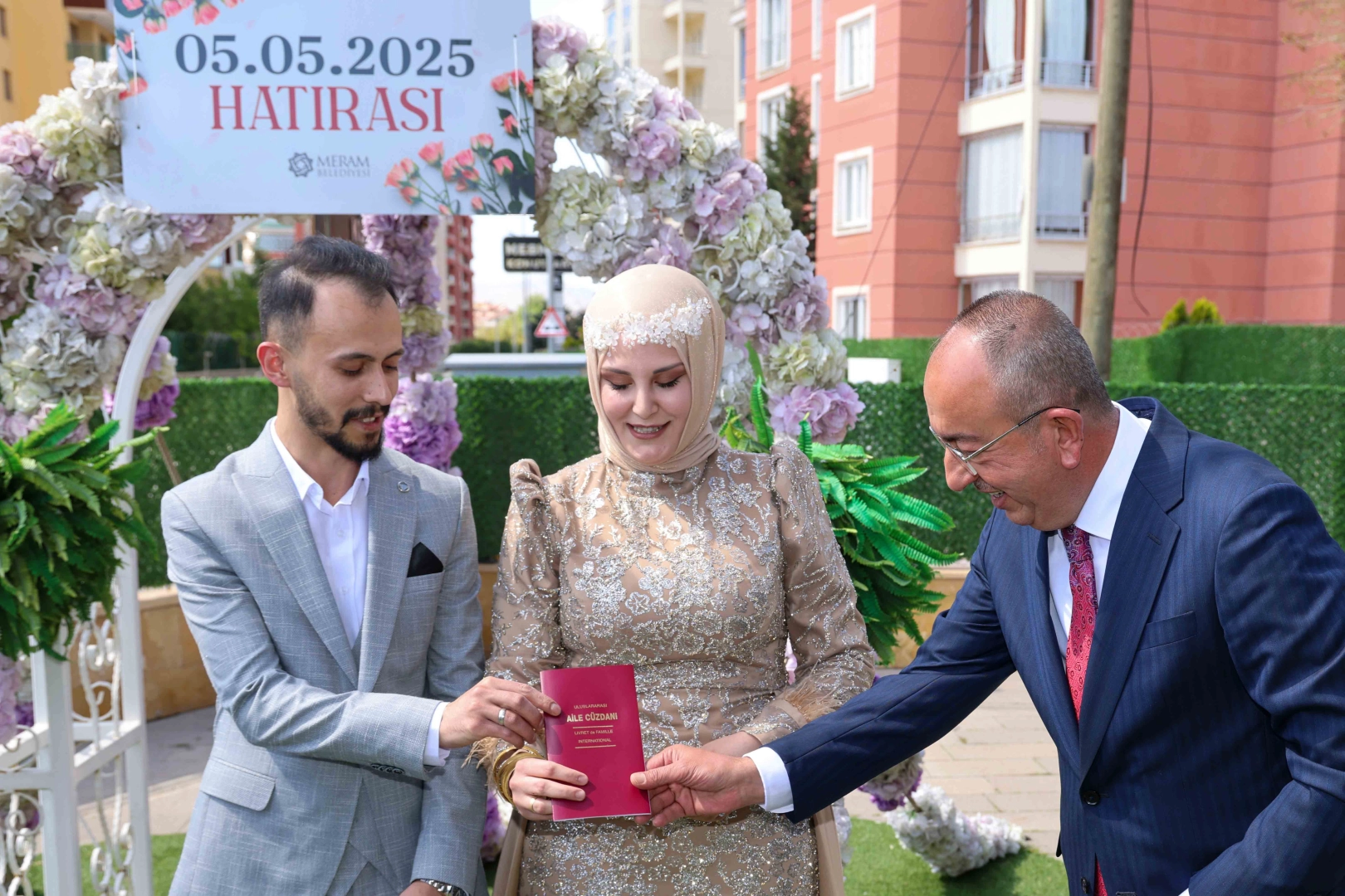 Özel bir tarih olan 5.5.2025 tarihinde evlenmek için sıraya girenler