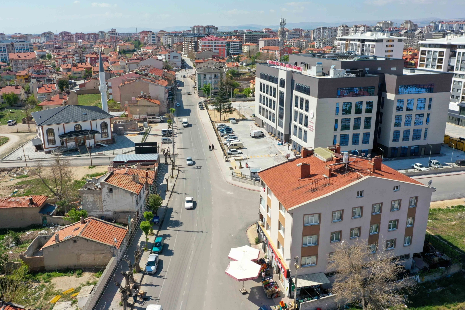 Konya’da Meram Belediye Başkanı Mustafa Kavuş, Taşcamii-Uzunharmanlar Caddesi’nde devam eden