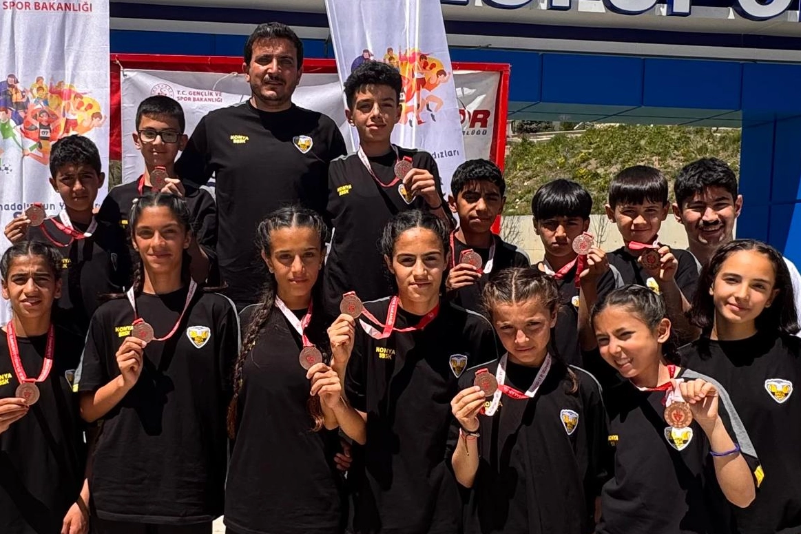 Konya Büyükşehir Belediyespor Atletizm Takımı sporcularından Seyhun Efe Bükmen, Bursa’da