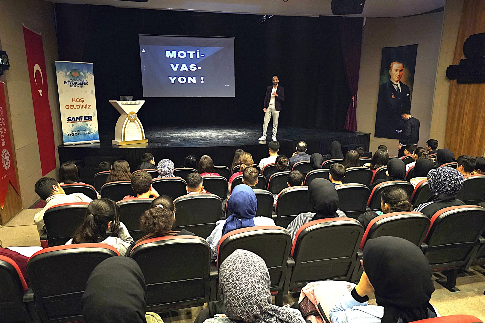 Malatya Büyükşehir Belediyesi, sınav sürecinde yaşadıkları kaygıyı azaltmak ve motivasyonlarını