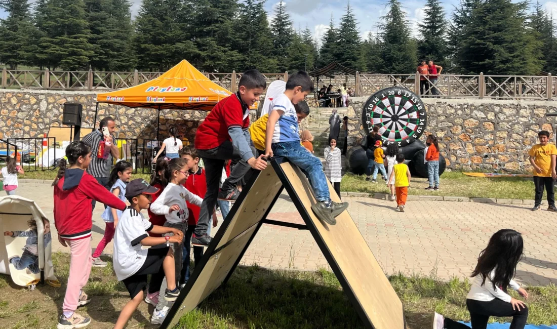 Deprem bölgelerindeki çocuklar için umut taşıyan Playland Eğlence Tırı, 3.Geleneksel