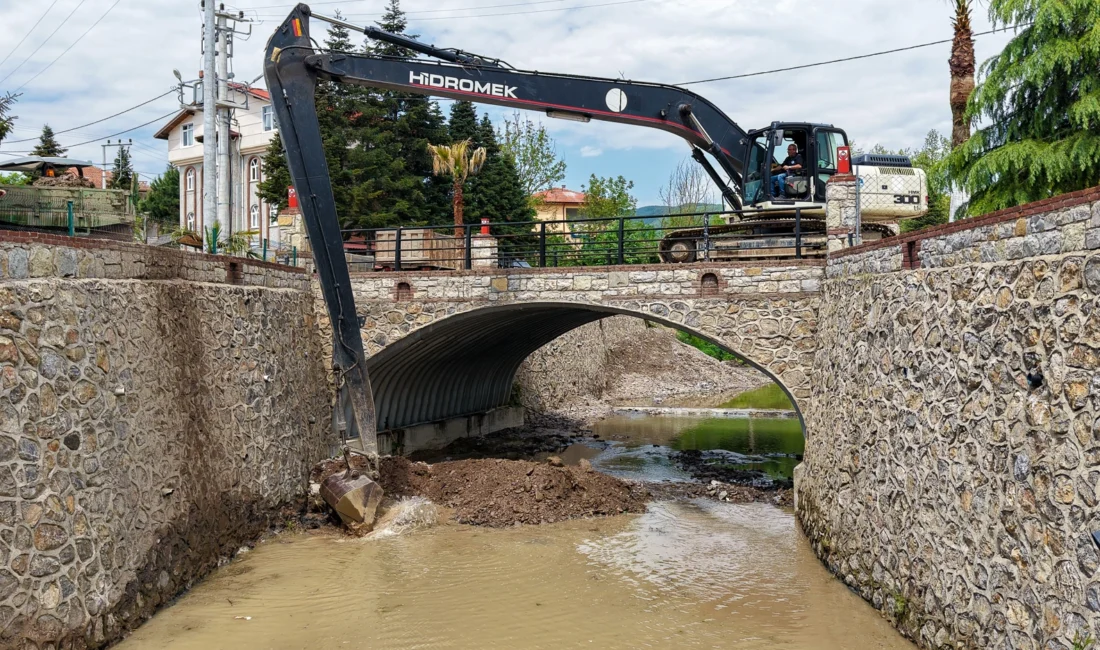 Sakarya SASKİ, sıcakların artmasıyla birlikte dere ıslah çalışmalarını hızlandırdı. Bu