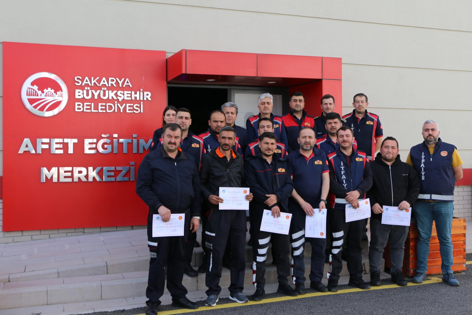 Sakarya Büyükşehir Belediyesi’nin donanımlı ve tecrübeli itfaiye teşkilatı, yerel ve