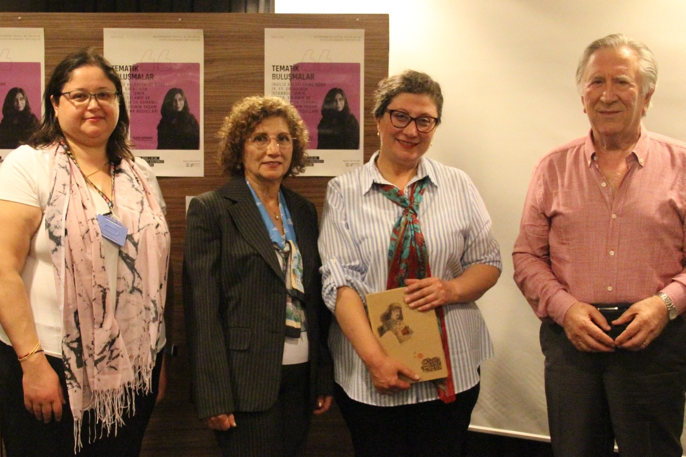 Bursa Nilüfer Belediyesi’nin düzenlediği “Tematik Buluşmalar” söyleşisinin konuğu olan Elçin