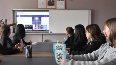 Van’ın Tuşba ilçesinde Vali Adnan Darendeliler Ortaokulunda kurulan Medya Okuryazarlığı