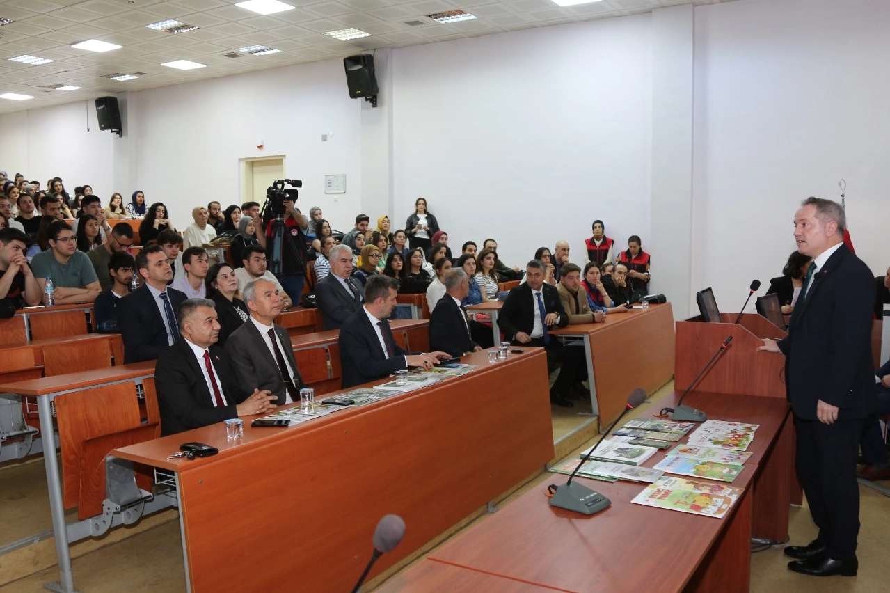 Tarım ve Orman Bakanlığı’nın “Yeşil Yakalılar Söyleşisi” Bursa Uludağ Üniversitesi’nde