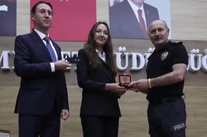 Bursa Emniyet Müdürlüğü’nde düzenlenen törende, 118 kahraman polis bir üst