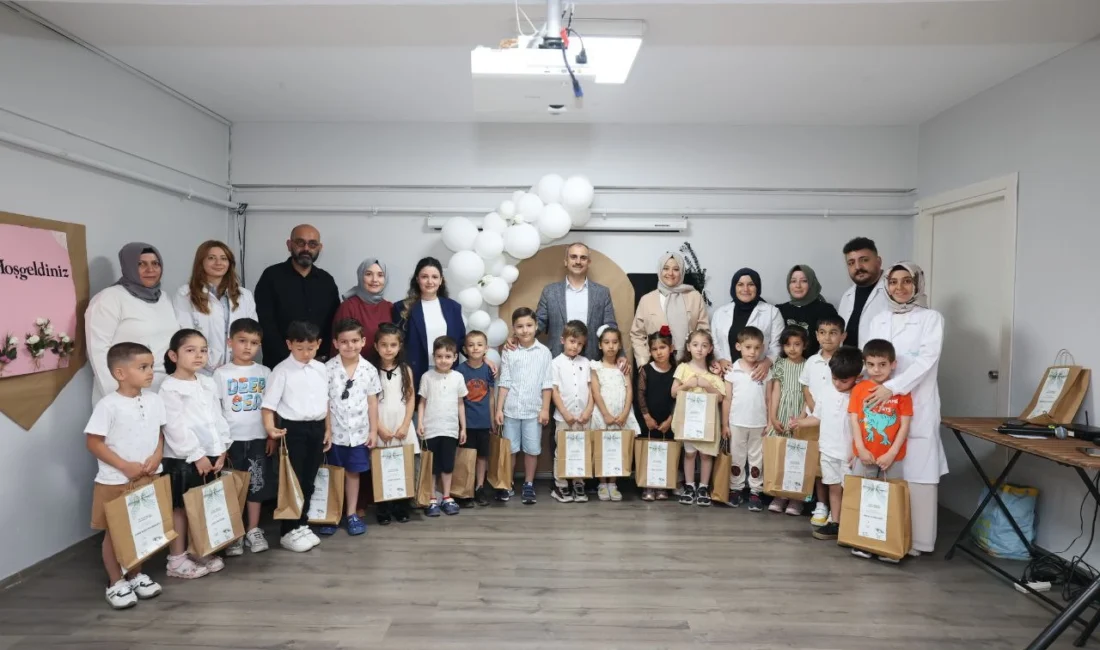 Kocaeli Çayırova Belediyesi’nin çocuk kulüplerinde eğitim gören Çayırovalı minikler, bugün karnelerine