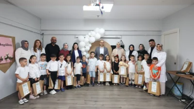 Kocaeli Çayırova Belediyesi’nin çocuk kulüplerinde eğitim gören Çayırovalı minikler, bugün karnelerine