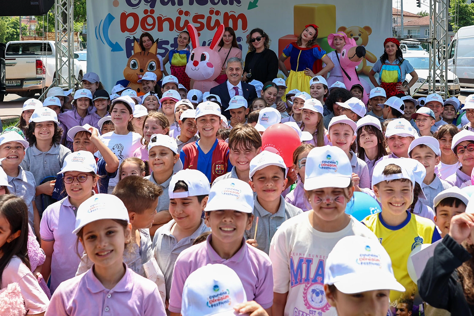 Sakarya’da yüzlerce çocuk, Avrupa Birliği Yeşil Haftası’nda Aziz Duran Parkı’nda