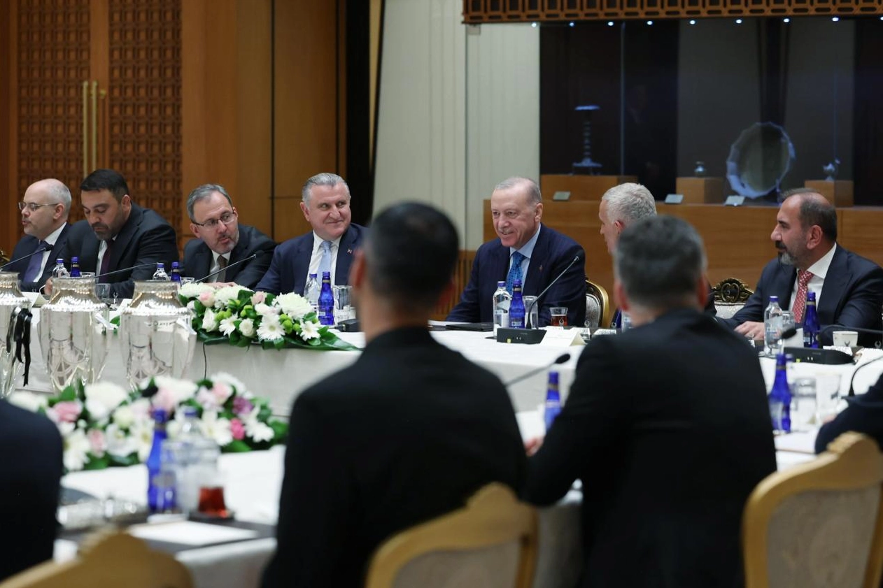 Cumhurbaşkanı Erdoğan, Süper Lig’e yükselen Kocaelispor, Fatih Karagümrük ve Gençlerbirliği’ni