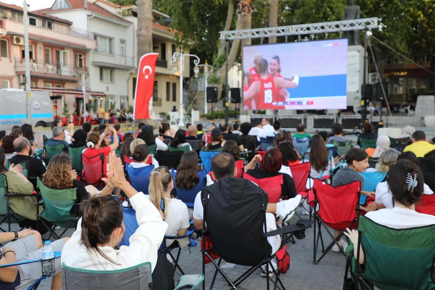 Bursa’da Mudanya Belediyesi’nin düzenlediği etkinlikte, A Milli Kadın Voleybol Takımı’nın