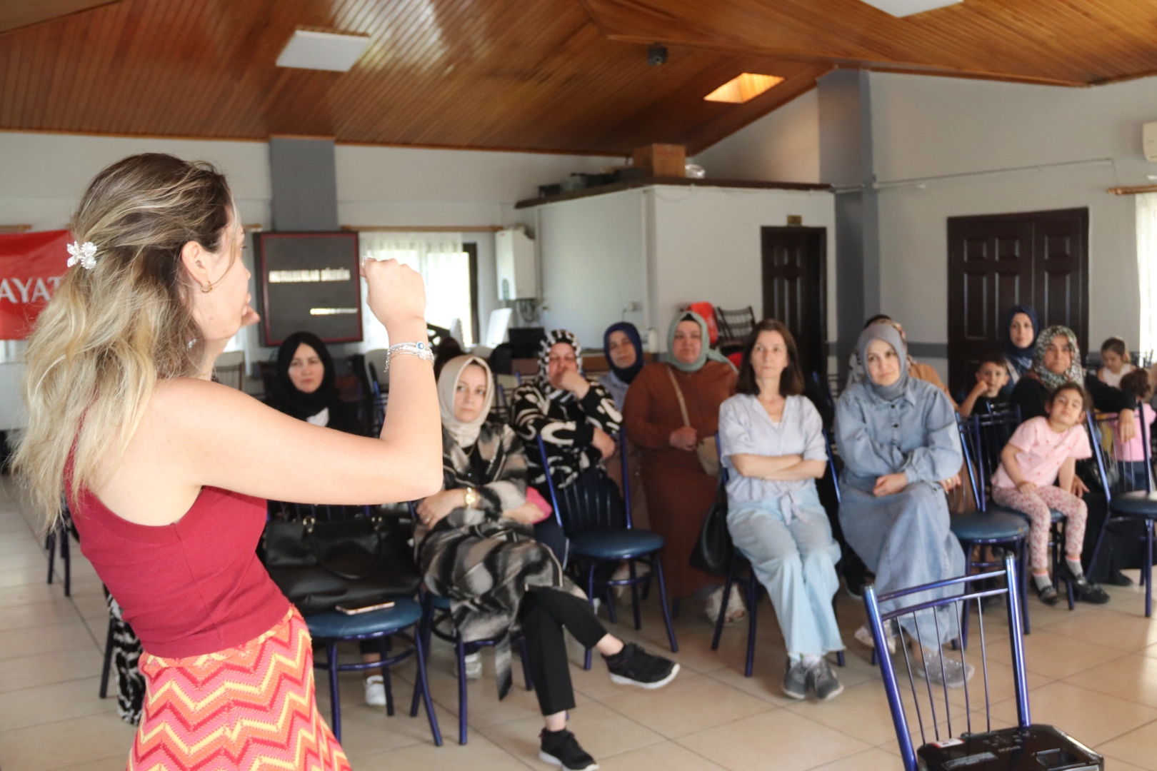 Hayat Hastanesi’nden Uzman Klinik Psikolog Melike Yücel, katılımcılara stres, stresin