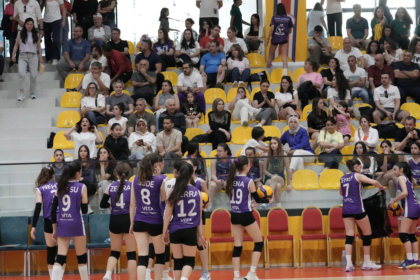 İstanbul Beylikdüzü Belediyesi’nin ilçedeki amatör kulüpleri buluşturduğu Voleybol Turnuvası’nda şampiyonlar