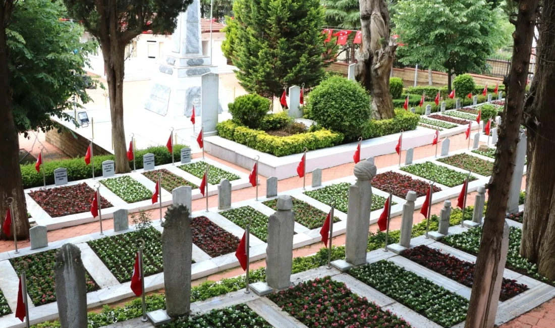 Kocaeli Büyükşehir Belediyesi, Kurban Bayramı öncesi il genelindeki mezarlıklarda bakım,