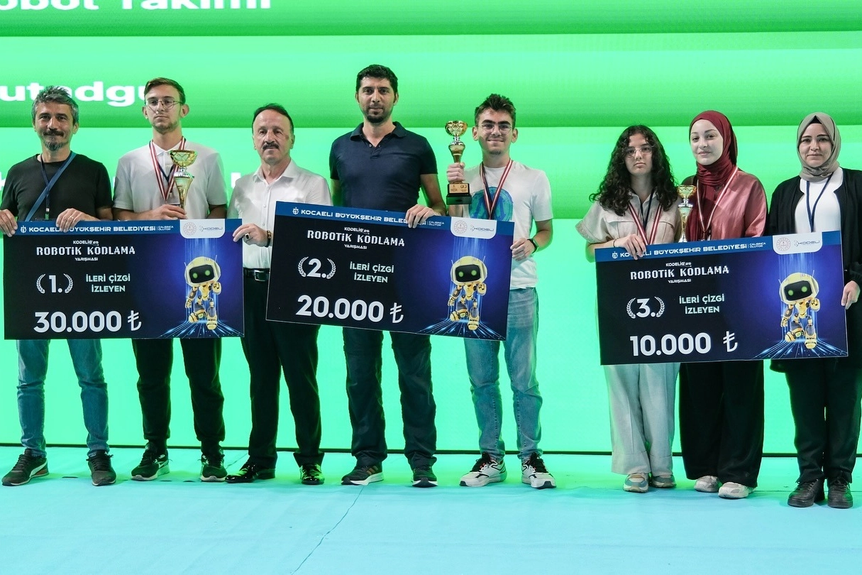 Kocaeli Büyükşehir tarafından düzenlenen KODELİG’25 Robotik ve Kodlama Yarışması’nda kodlarla