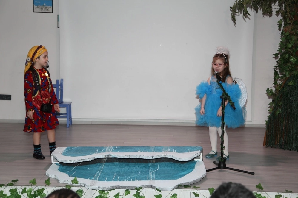 Bursa’nın Mudanya ilçesinde Halitpaşa Ortaokulu’nda, yıl sonu etkinlikleri kapsamında 5