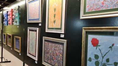 Koç Üniversitesi Ebru Kulübü’nün 70 özgün eserden oluşan yıl sonu