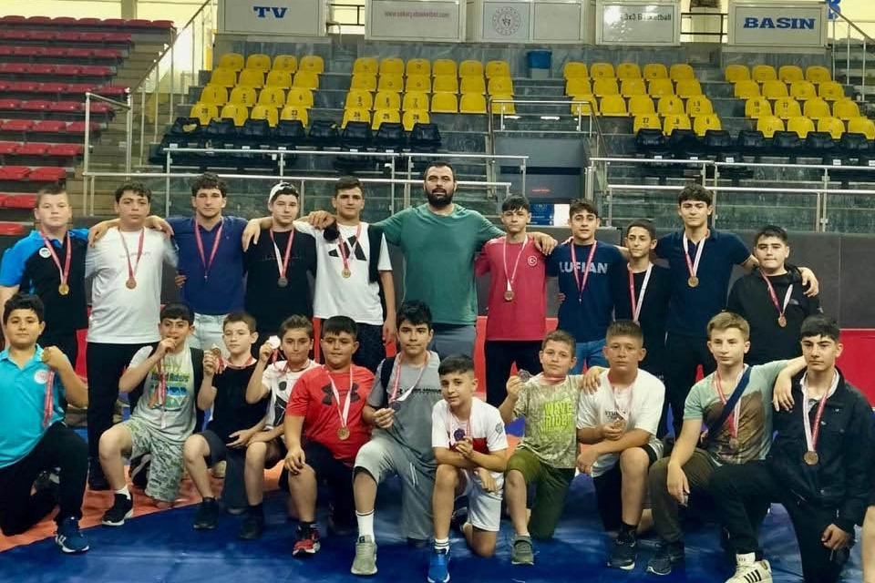 Büyükşehir Belediyesi Spor Kulübü Güreş sporcuları, il seçmelerinde gösterdiği başarıyla