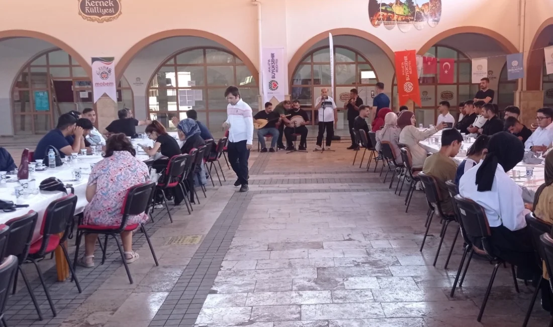 Malatya Büyükşehir Belediyesi, sınav maratonundaki öğrencileri yalnız bırakmıyor. MALATYA (İGFA)